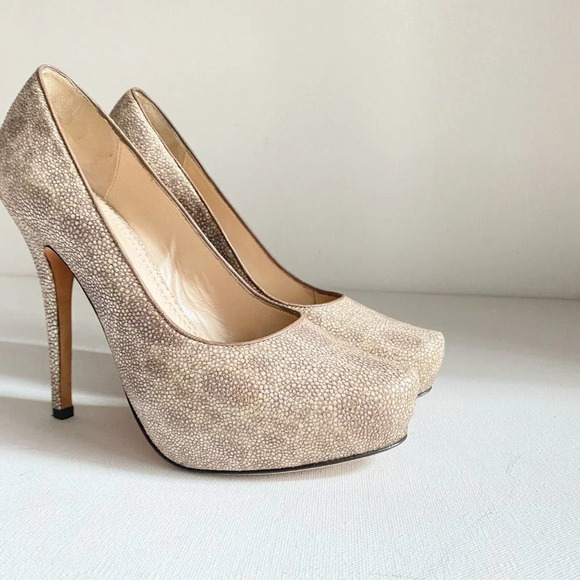 Jean-Michel Cazabat Light Beige  Stingray Skin Classic Round Toe Heels 39.5 - Picture 2 of 14